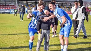 Un fotbalist român transmite live din vestiar tot ce fac colegii lui. Ce este NEMȚI TV