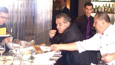 Gigi, la masă cu „tricolorii"!** Șefii Stelei au fost serviți chiar de bucătarul Federației