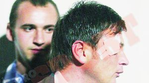 Daniel Stanciu, făcut K.O. dintr-un pumn! Secundul UTA-ei l-a băgat în spital: "Mi-a dat perversa!" FOTO** UITE cum arată oficialul lui Poli, după bătaie