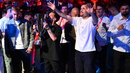 Gigi Becali l-a dat afară din lotul FCSB, iar acum a ajuns să se antreneze pe câmp, pe lângă floarea-soarelui, după ce i-a cerut un munte de bani lui Dinamo