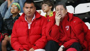 EXCLUSIV | Dinamo - Foresta 4-5, meci de film, povestit la 18 ani distanță. Ce se simțea în teren, de ce erau "câinii" dărâmați, ce s-a întâmplat la 4-1 și postul TV care a transmis partida 