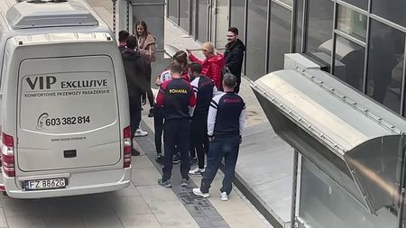 Imagini emoționante cu Irina Begu și Andreea Mitu la finalul primei zile de baraj din Fed Cup. Delegația României, tot mai unită | VIDEO EXCLUSIV