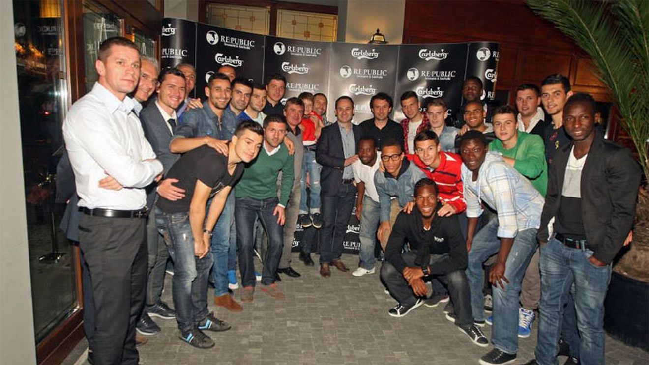 Dinamoviștii, scoși la masă în Centrul Vechi de către conducere