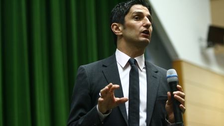 Răzvan Lucescu, la lansarea unui produs IT**: "Eu nu intru pe Facebook, eu mă joc cu soția" :)