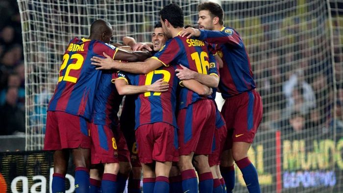 Curiozitățile fotbalului: BarÃ§a, echipa cu cei mai scunzi jucători!** Cel mai înalt atacant din Europa joacă în România