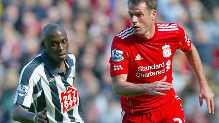 Carragher și-a prelungit contractul cu FC Liverpool