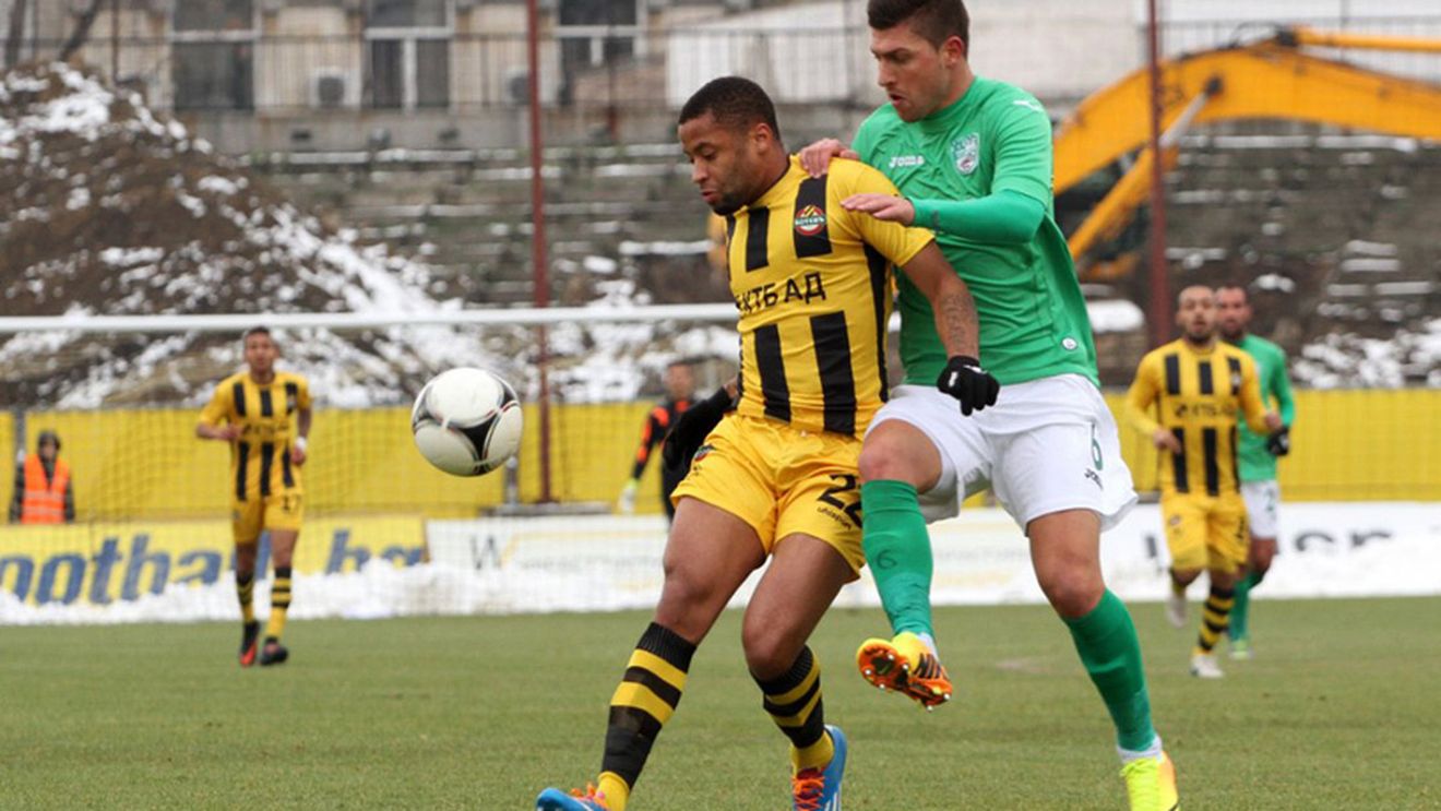 Încă doi jucători la ASA. Dan Petrescu testează un fotbalist crescut de Feyenord și altul care vine din Germania. Ambii au meciuri în Europa League