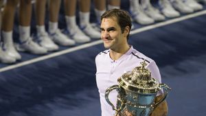 Roger Federer, la două victorii de titlul 100 al carierei. Elvețianul înfruntă în semifinalele de la Dubai unul dintre cei doi jucători care l-au învins de 2 ori anul trecut: "Mă bucur că și-a înțeles cu adevărat jocul"