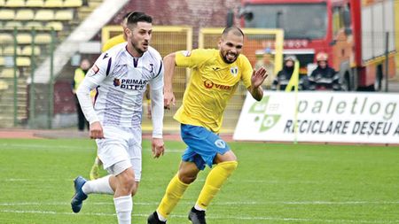 Argeşul forțează promovarea în Liga 1. Unul dintre jucătorii experimentați ai echipei lui Ionuț Badea spune atuurile ”vulturilor” în lupta cu UTA sau Rapid | INTERVIU
