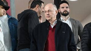 „Gigi Becali îmi e simpatic. E o brambureală, Armata n-o lasă pe FCSB". Verdictul lui Mircea Geoană despre situația din fotbalul românesc