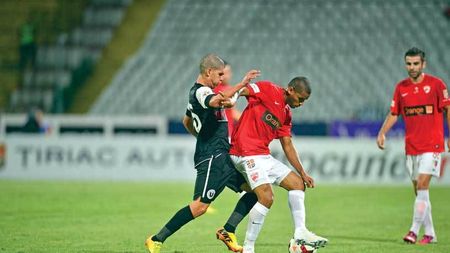 Probleme mari pentru Dinamo! Elton e out pentru meciurile cu ACS Poli și Vaslui! Brazilianul a plecat deja din România