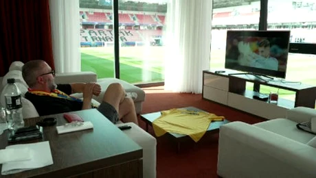Cel mai norocos suporter al României U21: camera lui de hotel are vedere directă la stadion