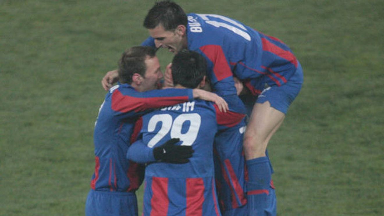 "Revoluție roș-albastră" în Piața Universității?** "Promit că voi fi acolo dacă ne calificăm în primăvara europeană"