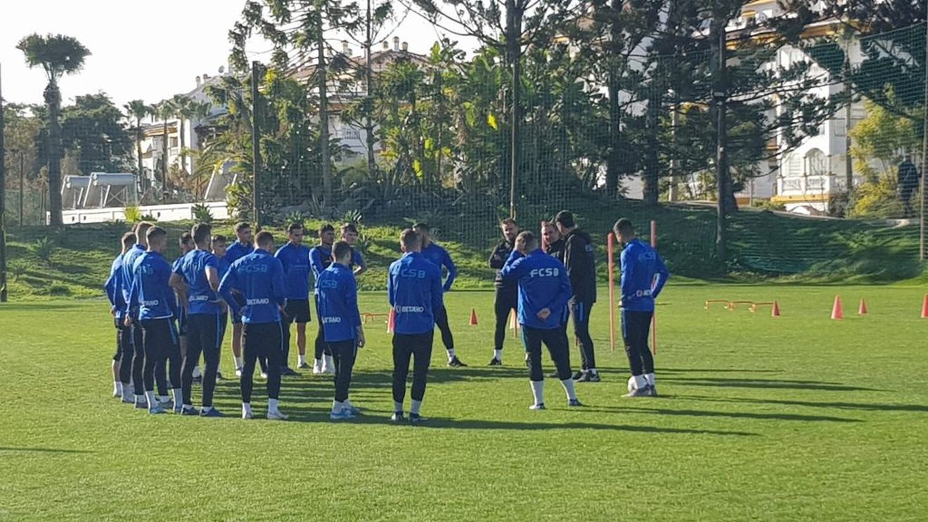 Jucătorii de la FCSB, surpriză în cantonamentul din Spania. Vestea primită după victoria cu Karlsruher | FOTO