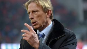 Christoph Daum, încrezător înainte să se reia Bundesliga: „Fotbalul va întări sistemul imunitar”. Ce calități vor conta în sportul de după pandemie