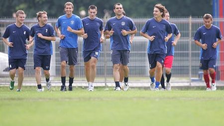 "Cei care au jucat cu Steaua în Liga Campionilor,** nu pot evolua apoi pentru echipa a doua!"