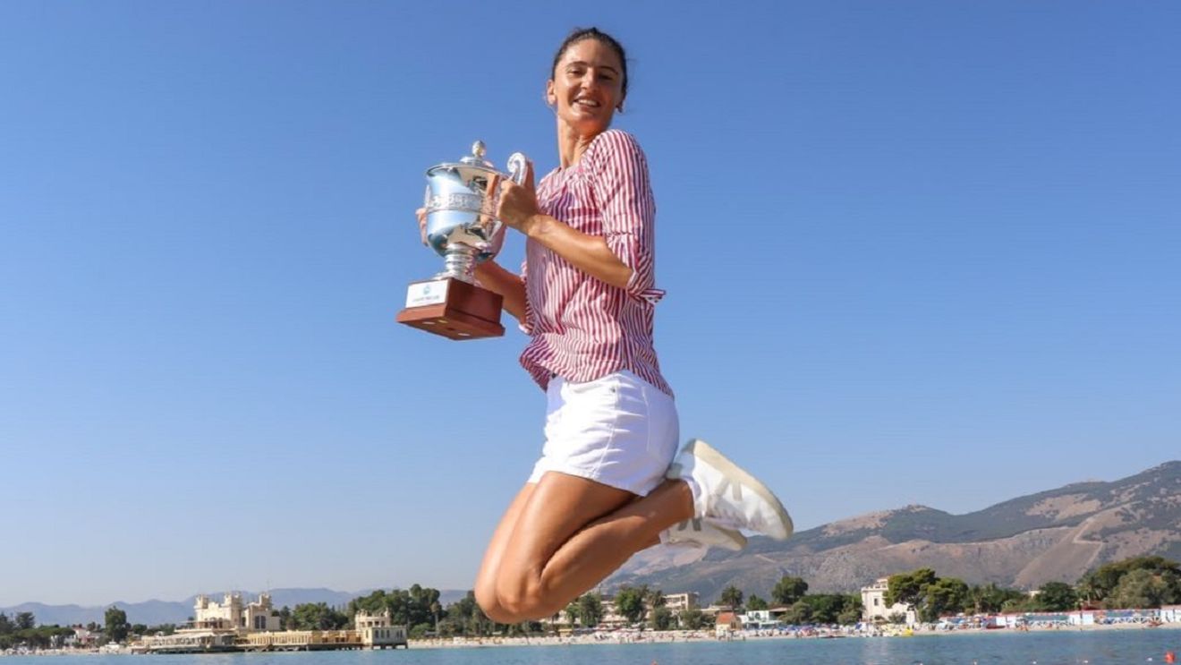 Irina Begu, imagine de milioane! Unde și-a scos la plimbare trofeul de la Palermo | FOTO
