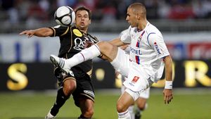 Benzema amenință: "Sper să revin cu Steaua și să marchez"