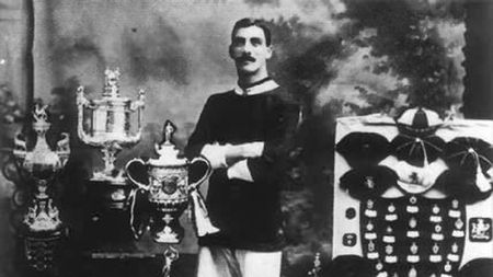 Manchester United  salută memoria  "Magicianului galez"