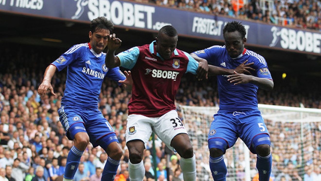 Transferul lui Obinna la Dinamo a picat! Ce au descoperit "câinii" la vizita medicală