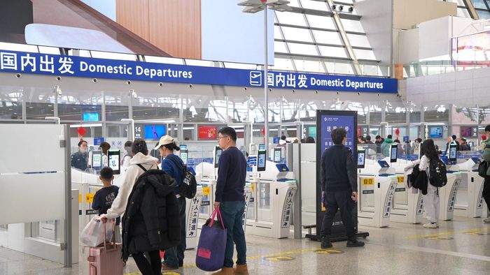 Le-au furat ceasuri de peste 1.000.000 de dolari din bagaje, la aeroport. „Nenorociții ăia de la control”