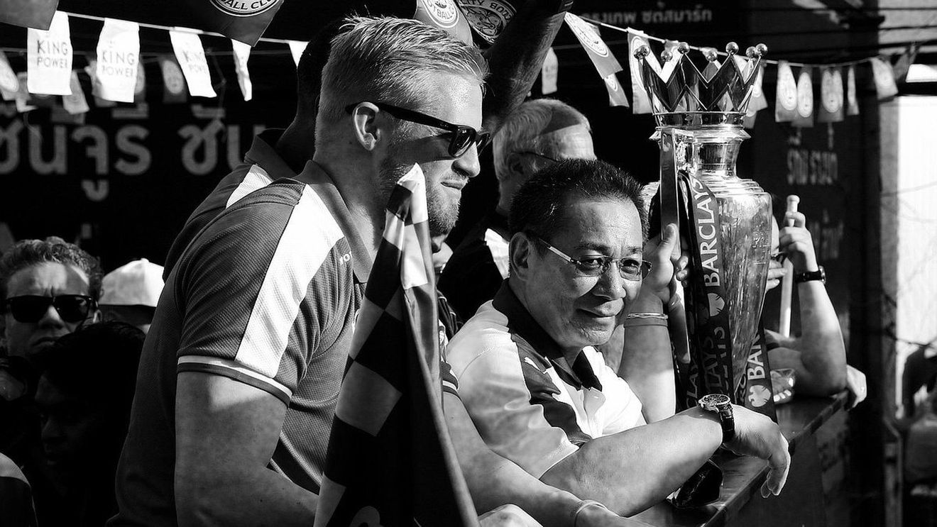 O echipă devastată. Jucătorii lui Leicester sunt la pământ după dispariția patronului: "Ești o legendă. Ne-ai demonstrat că imposibilul e posibil. Îți păsa enorm de club și de comunitatea locală". Mesajele emoționante postate de Vardy, Schmeichel și restul echipei