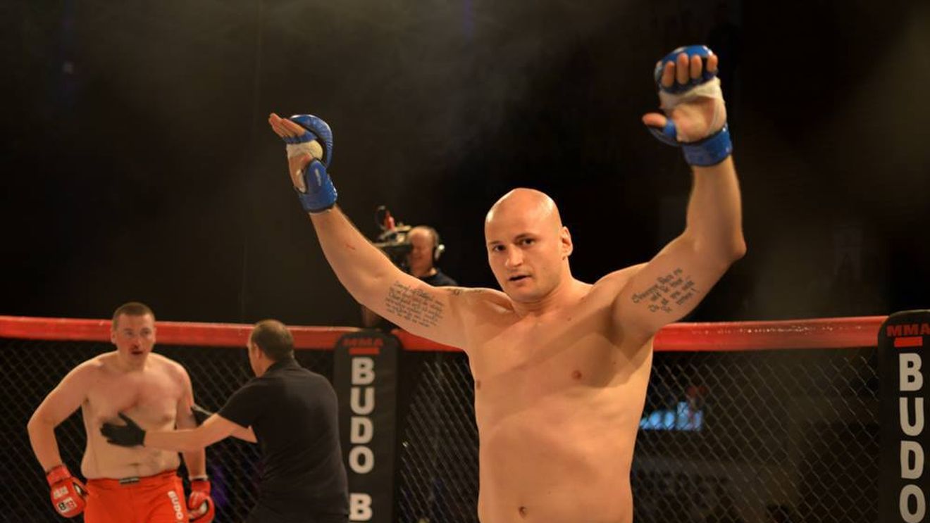 Luptătorul care a expediat 50 de pumni în 15 secunde se bate în Superkombat