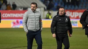 Ședință la Săftica: ultrașii din PCH și Peluza Sud au mers în cantonament după boicotul de la meciul cu Metalul Buzău. Ce au discutat cu Zeljko Kopic și Florentin Petre