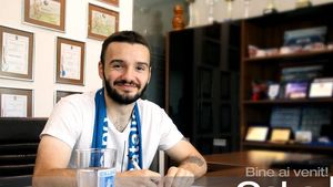 OFICIAL | Kamer Qaka a semnat cu U Craiova. Câți bani încasează Poli Iași și perioada pe care a semnat cu echipa din Bănie. Oltenii au activat clauza de cumpărare și pentru un alt jucător