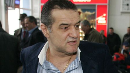 "Ursul", păcălit de "câine"!** "Badea mi-a promis că vine la Palat, apoi a zis că se întâlnește cu Gorbaciov"