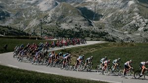 Unde se vede Turul Franței la ciclism în România. Startul celei mai tari curse din lume se dă sâmbătă, la Brest