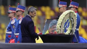 Grecia plânge când a văzut ce a făcut Răzvan Lucescu la sicriul lui Mircea Lucescu: „Imaginile sunt șocante”