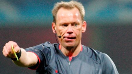 Claus Bo Larsen arbitrează Steaua - Bayern
