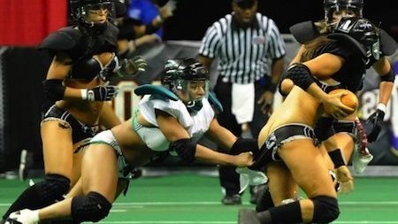 FOTO - Sportivi surprinși în ipostaze jenante: le-a cedat echipamentul