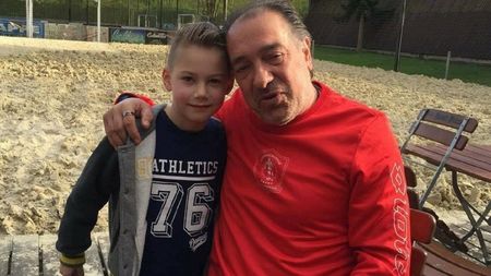 Se fac convocările pe „pile" și bani la loturile României? Un selecționer de la juniori rupe tăcerea și lansează  un atac la fostul mare jucător al Stelei, care acuzase modul în care a fost refuzat un fotbalist din Germania: „Dacă nu știe, de ce se bagă? Noi avem interes sau el, că a lucrat individual cu copilul!?" | EXCLUSIV