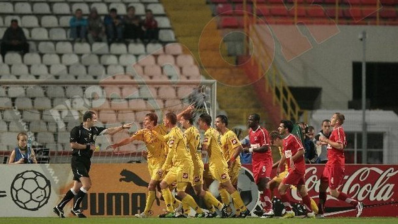 "Lipsa spectatorilor a făcut ca spectacolul din teren să fie slab"