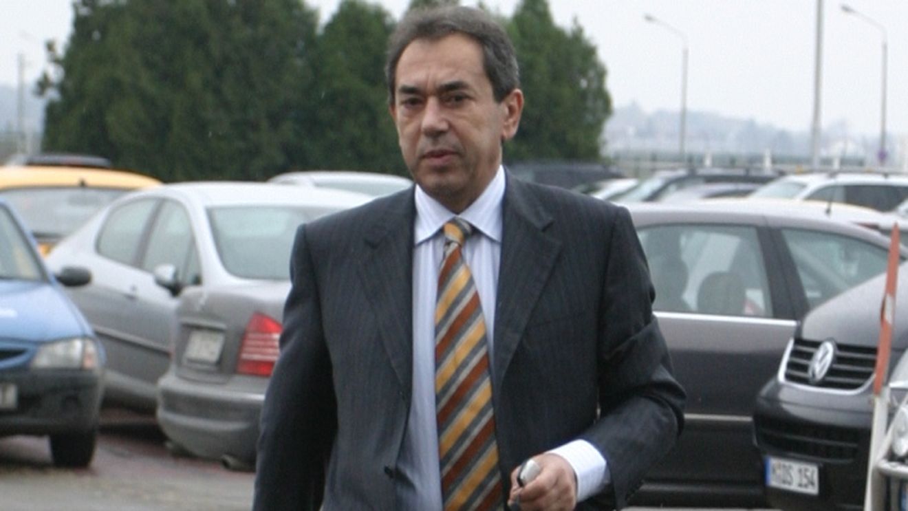 Nețoiu: "Badea lucrează numai pe sub masă"