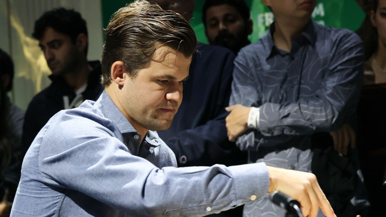 Magnus Carlsen l-a distrus pe ChatGPT într-o partidă de șah: „Mă predau!”