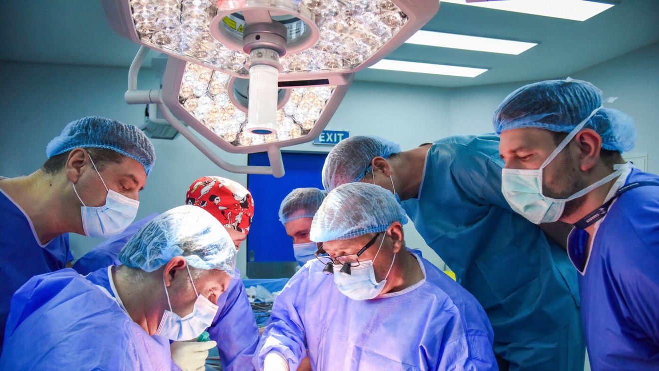 ADVERTORIAL. Performanțe deosebite în transplantul hepatic de la donator viu, la Spitalul Clinic SANADOR