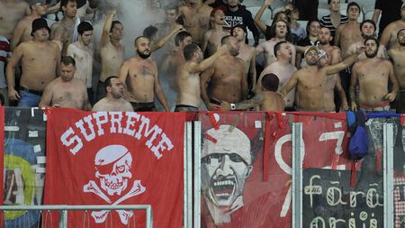 Tensiuni la Botoșani. Ultrașii suspendați ai lui Dinamo au intrat în mijlocul fanilor locali. Jandarmii au intervenit în forță