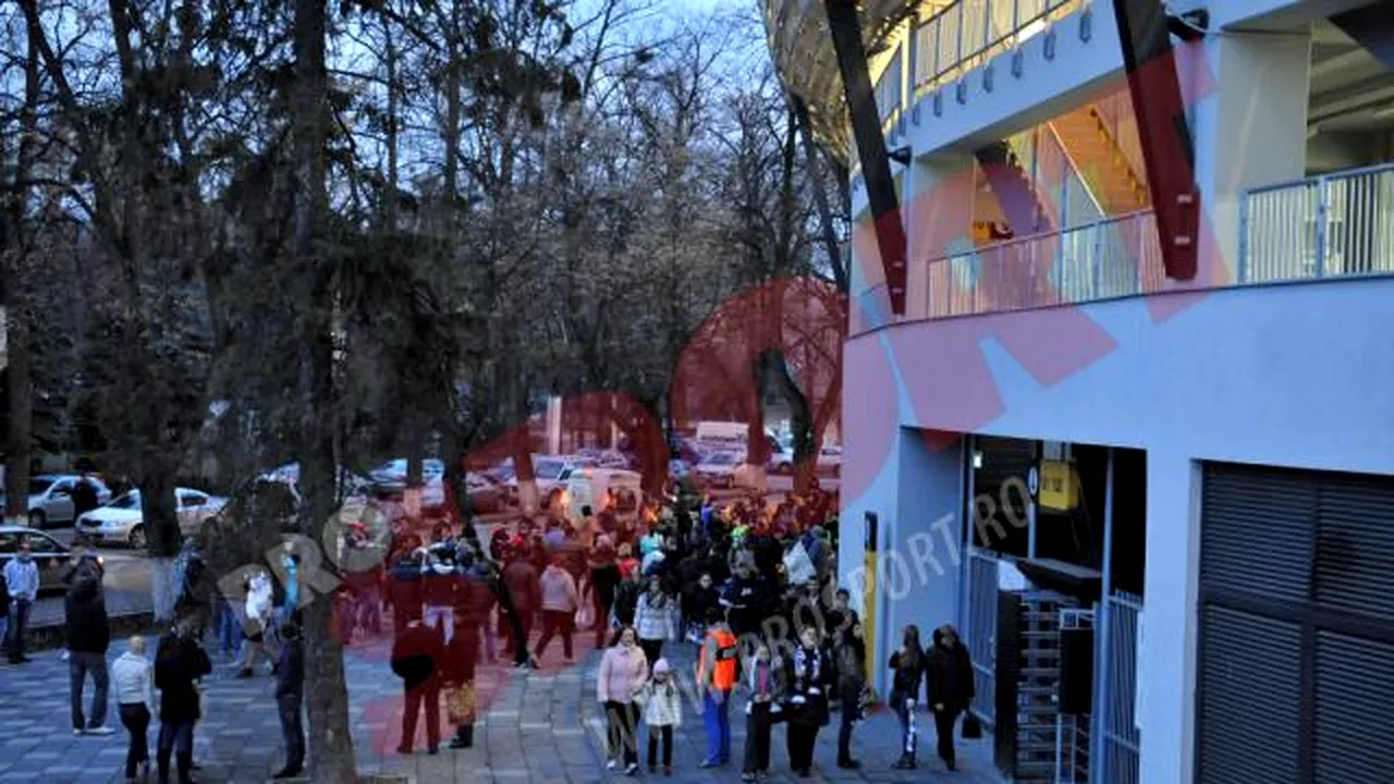 1.000 de fani urmăresc meciul U Cluj - CS Turnu Severin proiectat pe zidurile Cluj Arena