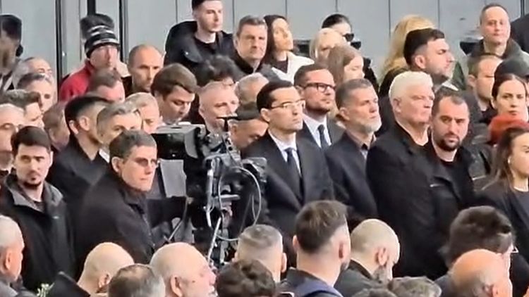 S-A STINS IL LUCE Au trecut peste ură pentru Mircea Lucescu. Răzvan Burleanu și Ionuț Lupescu au stat la câțiva metri unul de altul în timpul slujbei de la Arena Națională