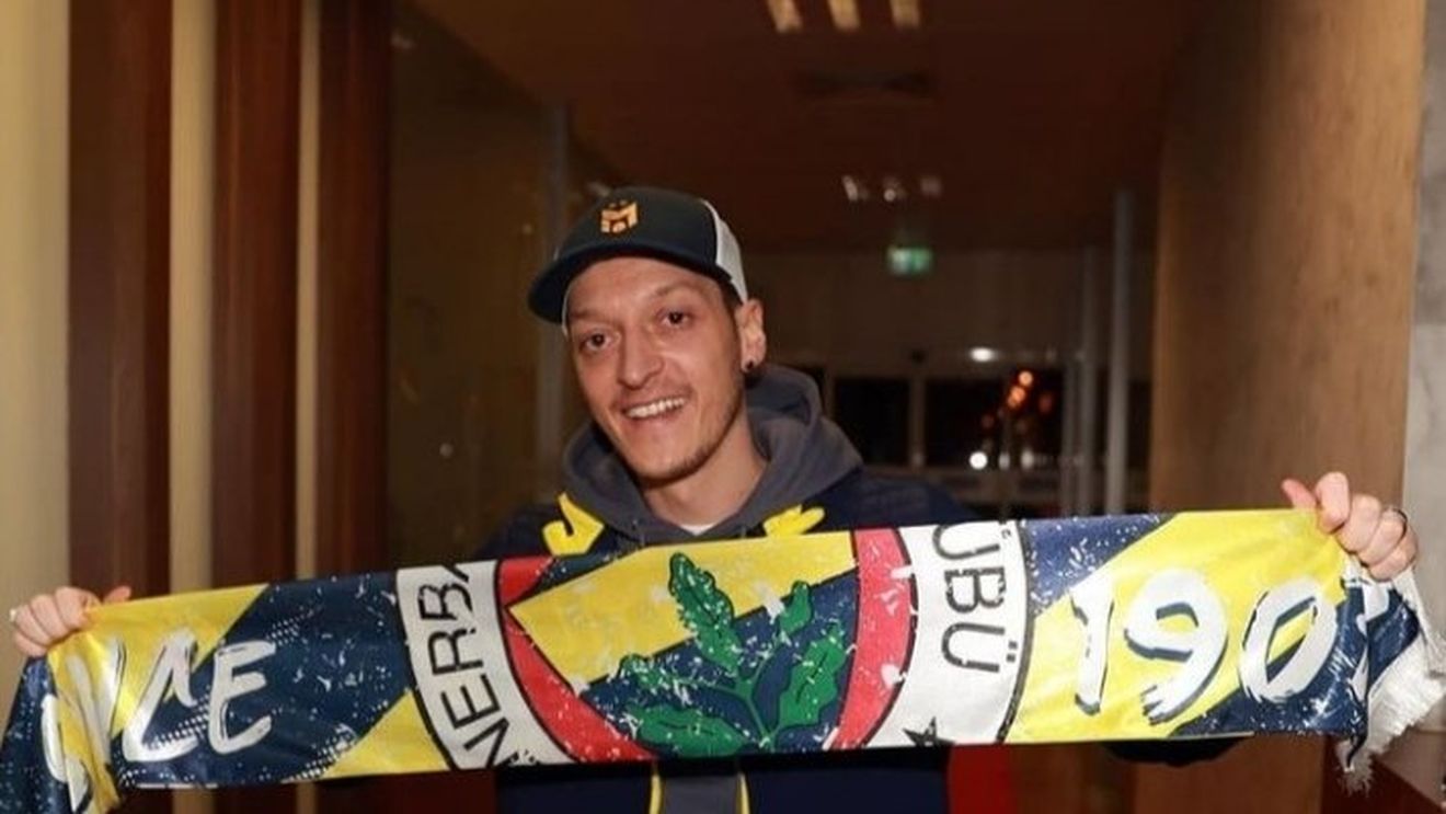 Mesut Ozil a ajuns la Istanbul și semnează azi cu Fenerbahce! Care este salariul fabulos pe care i l-au pregătit bașkanii în Turcia