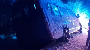 EXCLUSIV | Fotbalul românesc, la un pas de tragedie! Un microbuz cu 15 copii a părăsit carosabilul. Primele declarații
