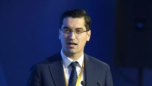 Gigi Becali îl ironizează pe Răzvan Burleanu, după ce Muntenegru a călcat România în picioare: „Noi am ascuns capsula pentru o sută de ani! Să mai naturalizeze câțiva de la CFR Cluj” | EXCLUSIV