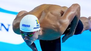 Cine transmite la TV finala lui David Popovici la 100 de metri liber în care atacă aurul şi recordul mondial al lui Zhanle Pan