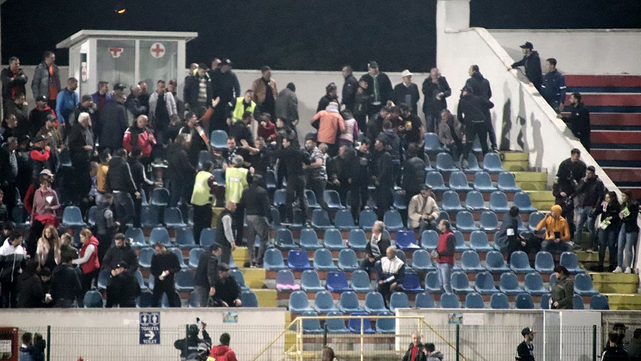 Marius Croitoru, reacție dură față de ieșeni, după bătaie dintre suporteri la derby-ul Moldovei: ”Nu voi mai fi de acord să joace Iașiul aici. Trebuie să te porți ca animalele, ca sălbaticii?”