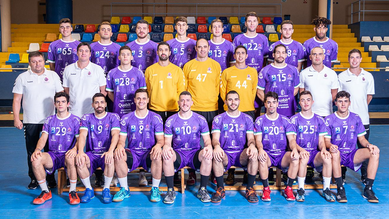 Un sportiv uriaș, care i-a prins pe Vasile Stîngă și Maricel Voinea ca adversari în teren, va juca handbal de mare performanță și la 49 de ani!