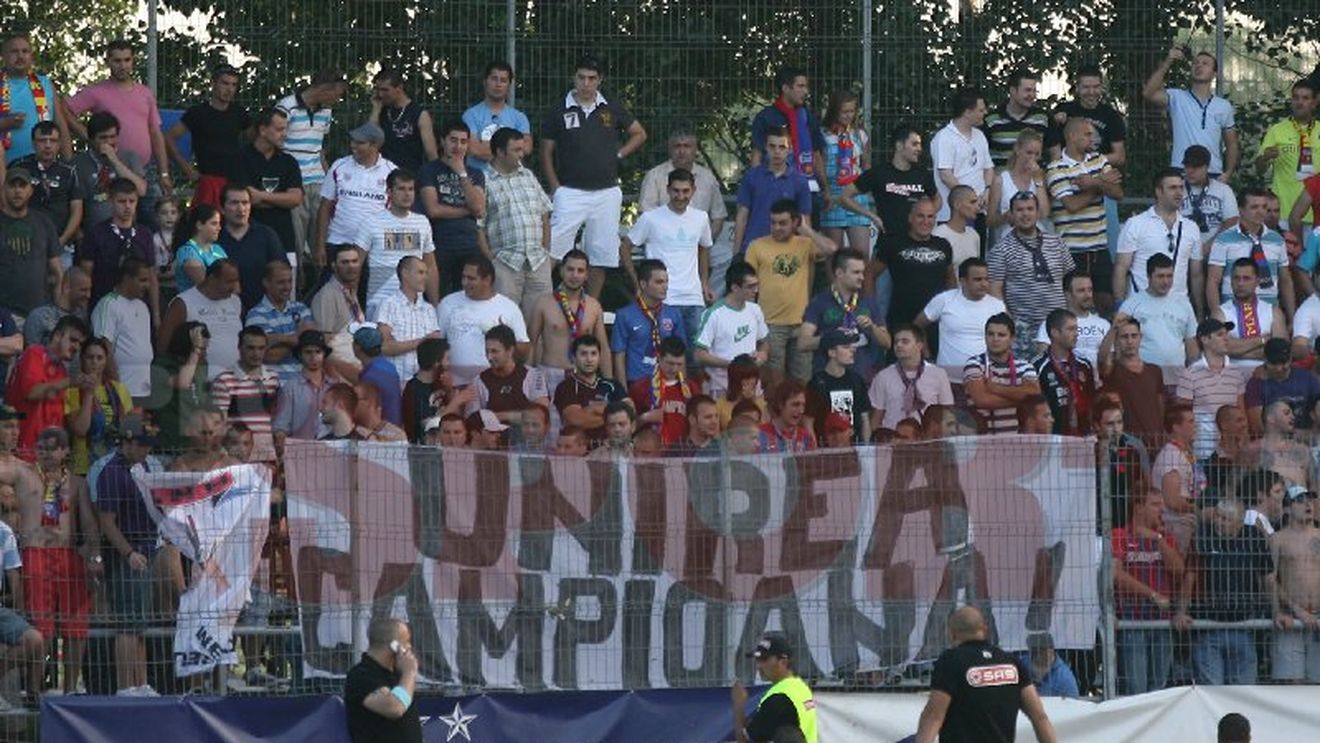 FOTO** Fuziune în tribune!