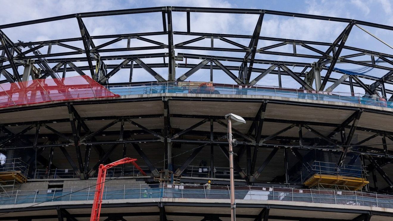Fabulos! Un muncitor român a făcut publice cele mai noi imagini cu stadionul Nou Camp: „Murim de foame la Barcelona”
